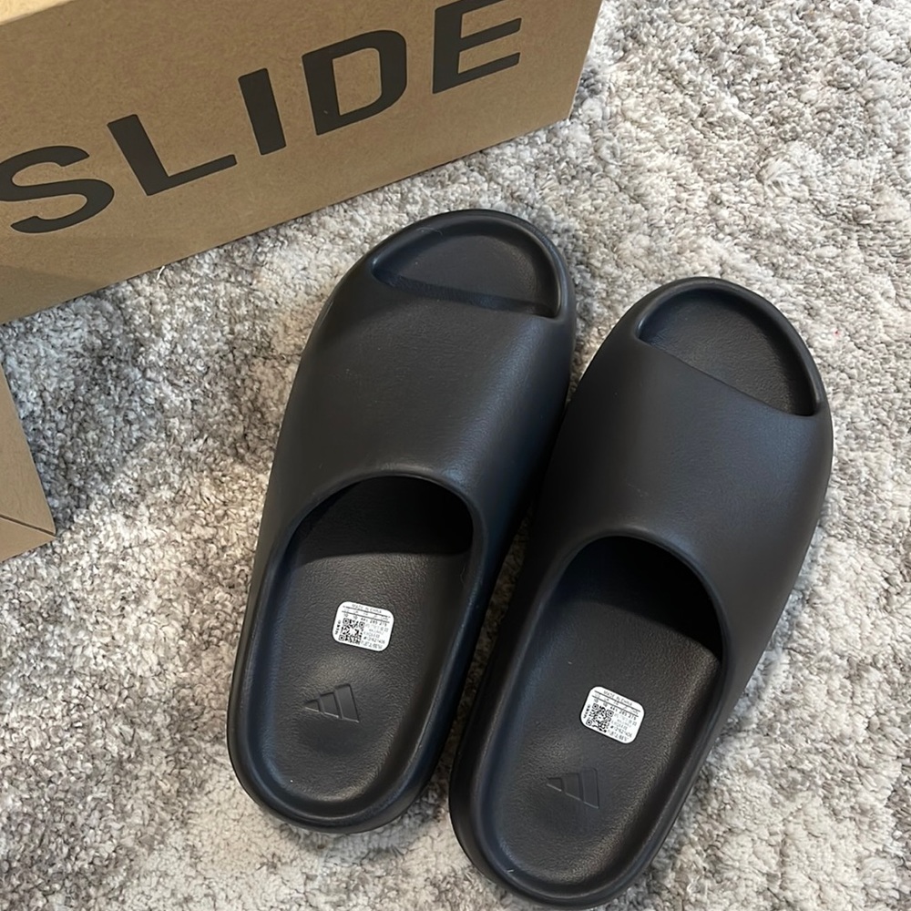 Adidas Yeezy Slide - Black, Onyx, Deadstock (DS)